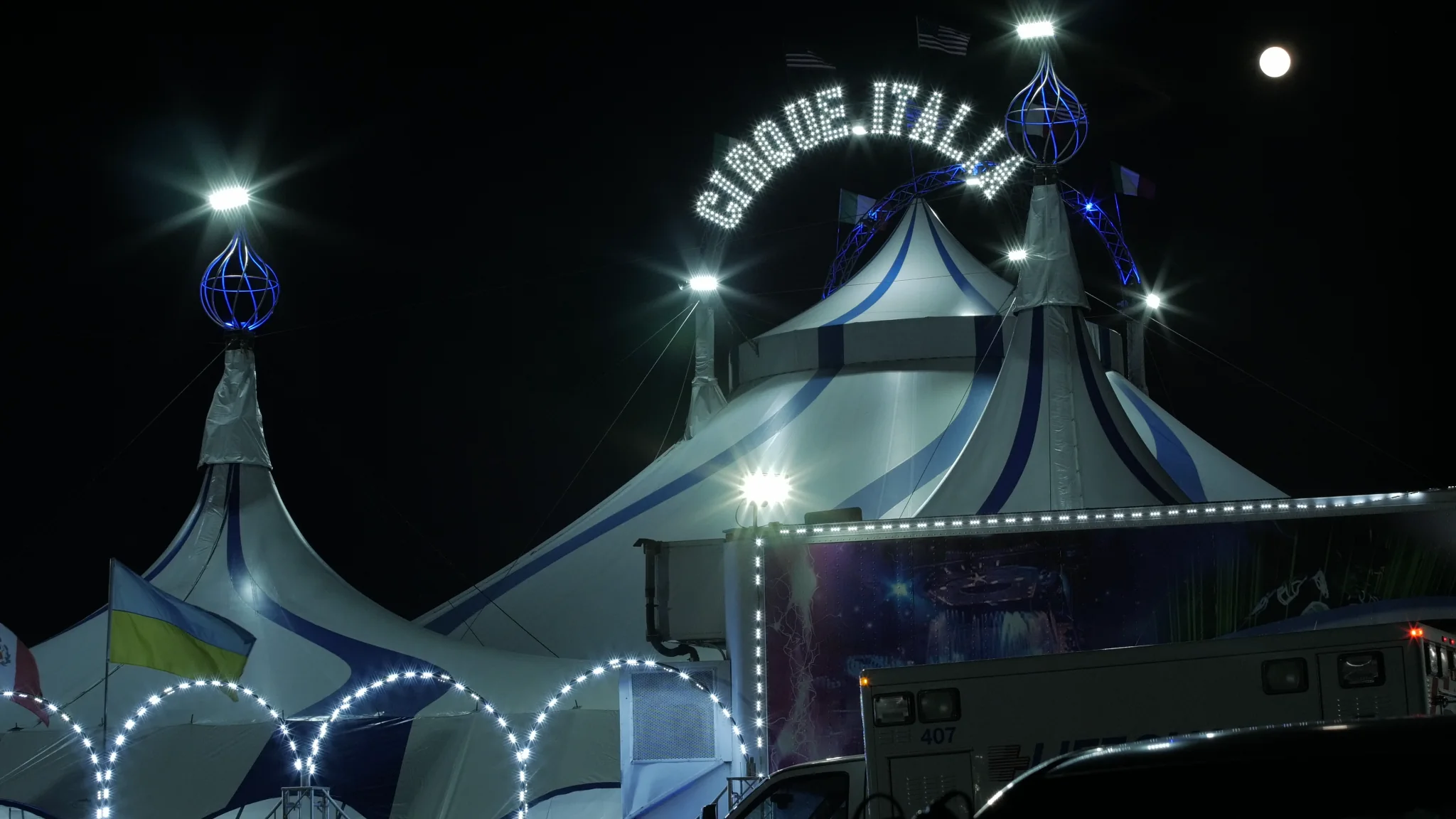 Cirque Italia tent at night